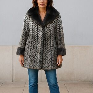 Luxurious Vintage Chevron Pattern Tones Textured Faux Fur 90s Coat Small Petite